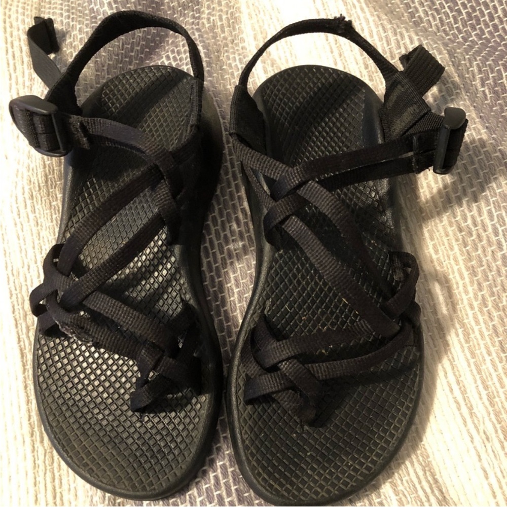 Chacos Strappy Toe Sandals - Black | size 6  | #088